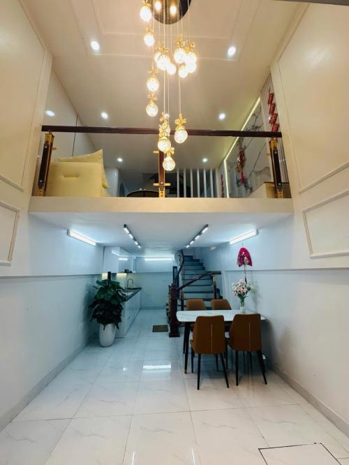 Nhà mặt phố Đoàn Văn Bơ Quận 4, 88m2 sang trọng, giá 11 tỷ  chất lượng tốt!